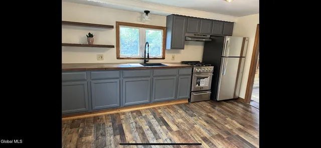 $299,900 | 1728 North Shore Road, Day, NY 12835