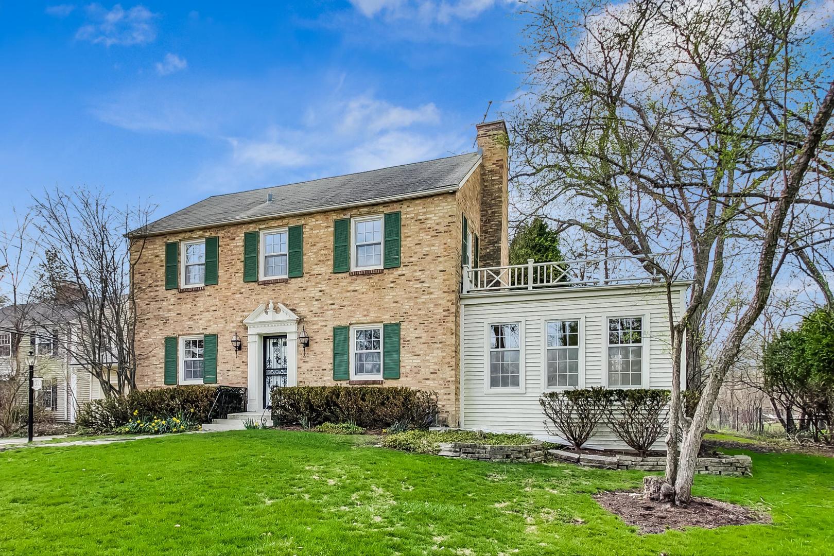 22 Timber Lane Northbrook, IL 60062 - Photo 2 of 41 front view of a house with a yard