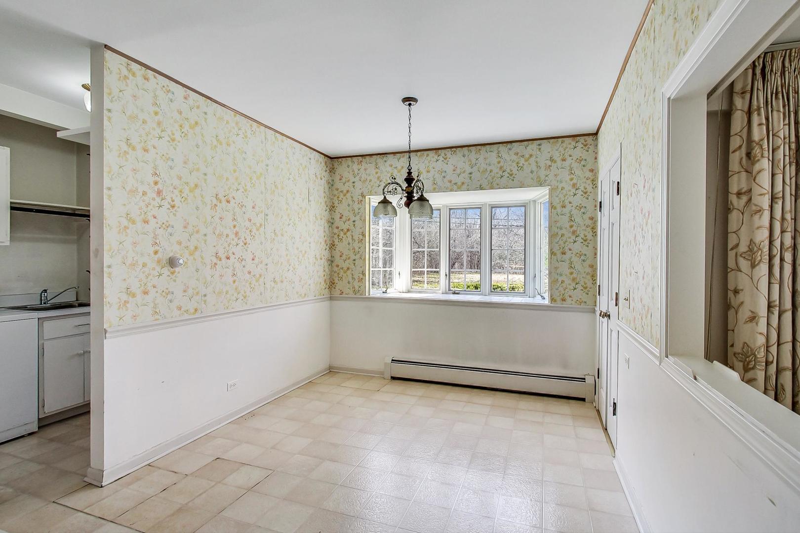 22 Timber Lane Northbrook, IL 60062 - Photo 11 of 41 a view of an empty room with a window