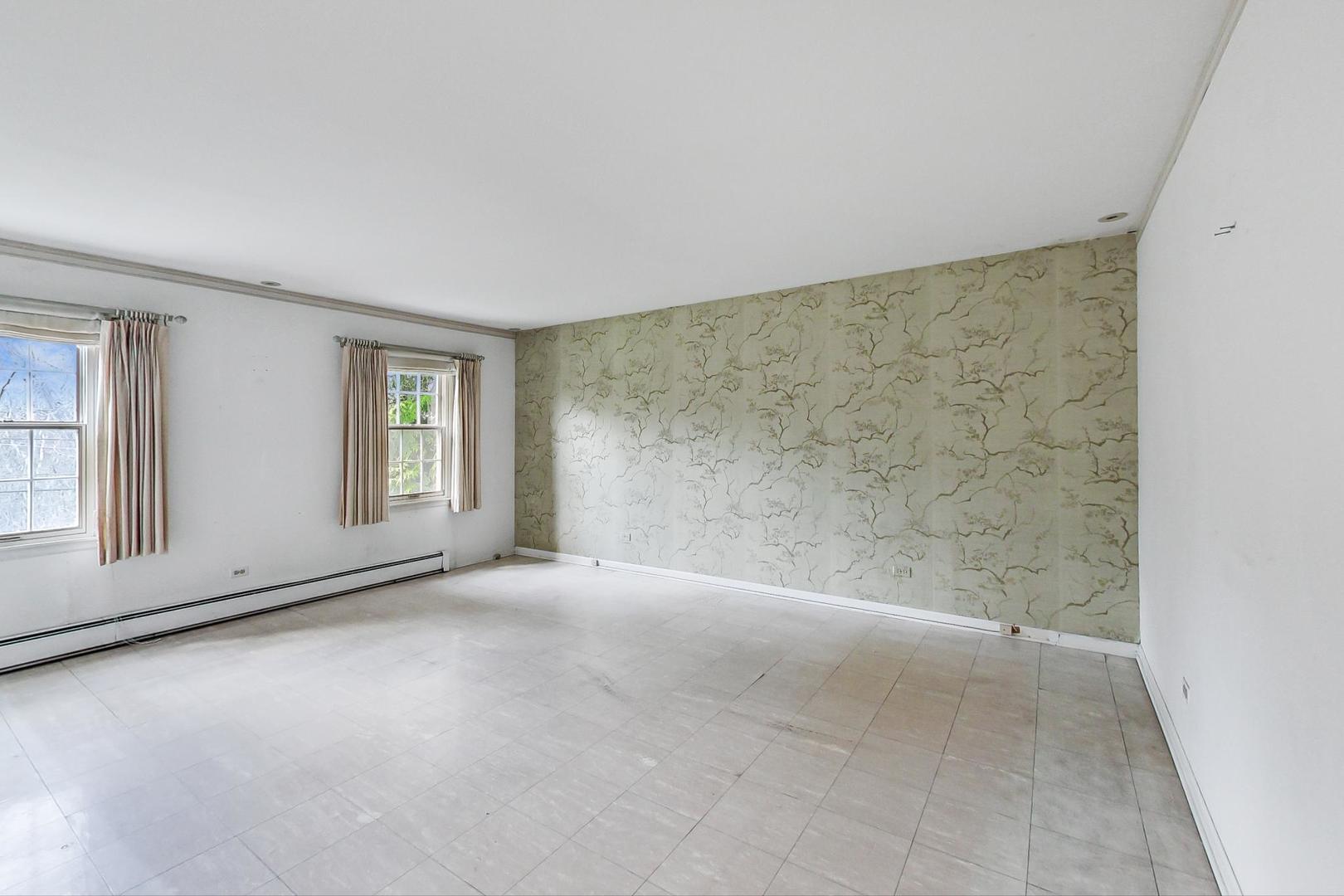 22 Timber Lane Northbrook, IL 60062 - Photo 19 of 41 an empty room with windows