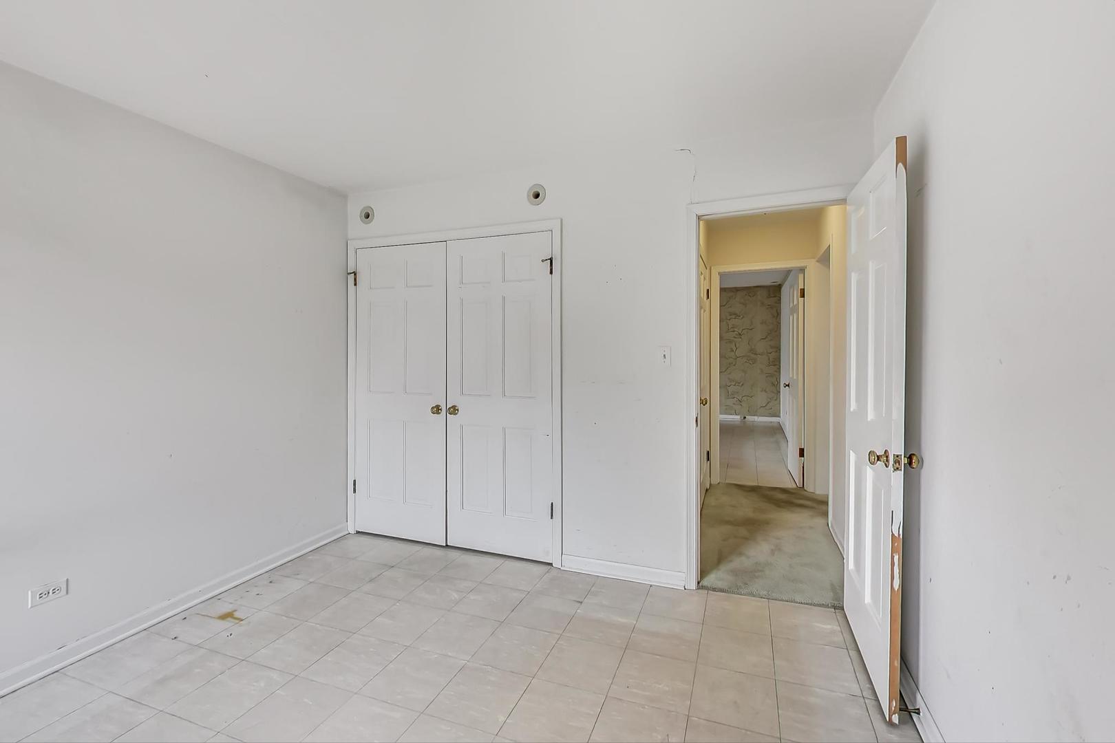 22 Timber Lane Northbrook, IL 60062 - Photo 23 of 41 a view of an empty room