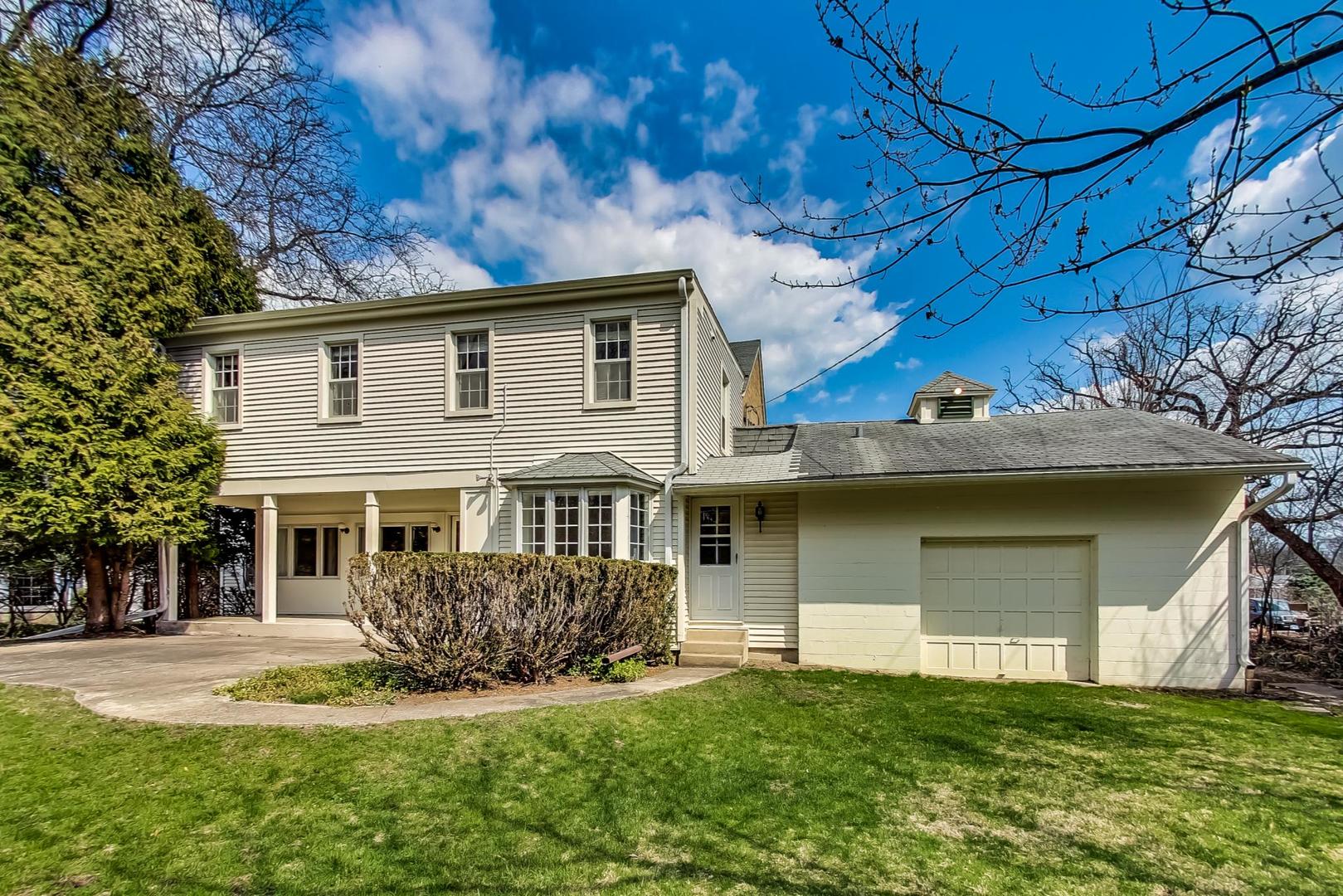 22 Timber Lane Northbrook, IL 60062 - Photo 29 of 41 a front view of a house with a yard