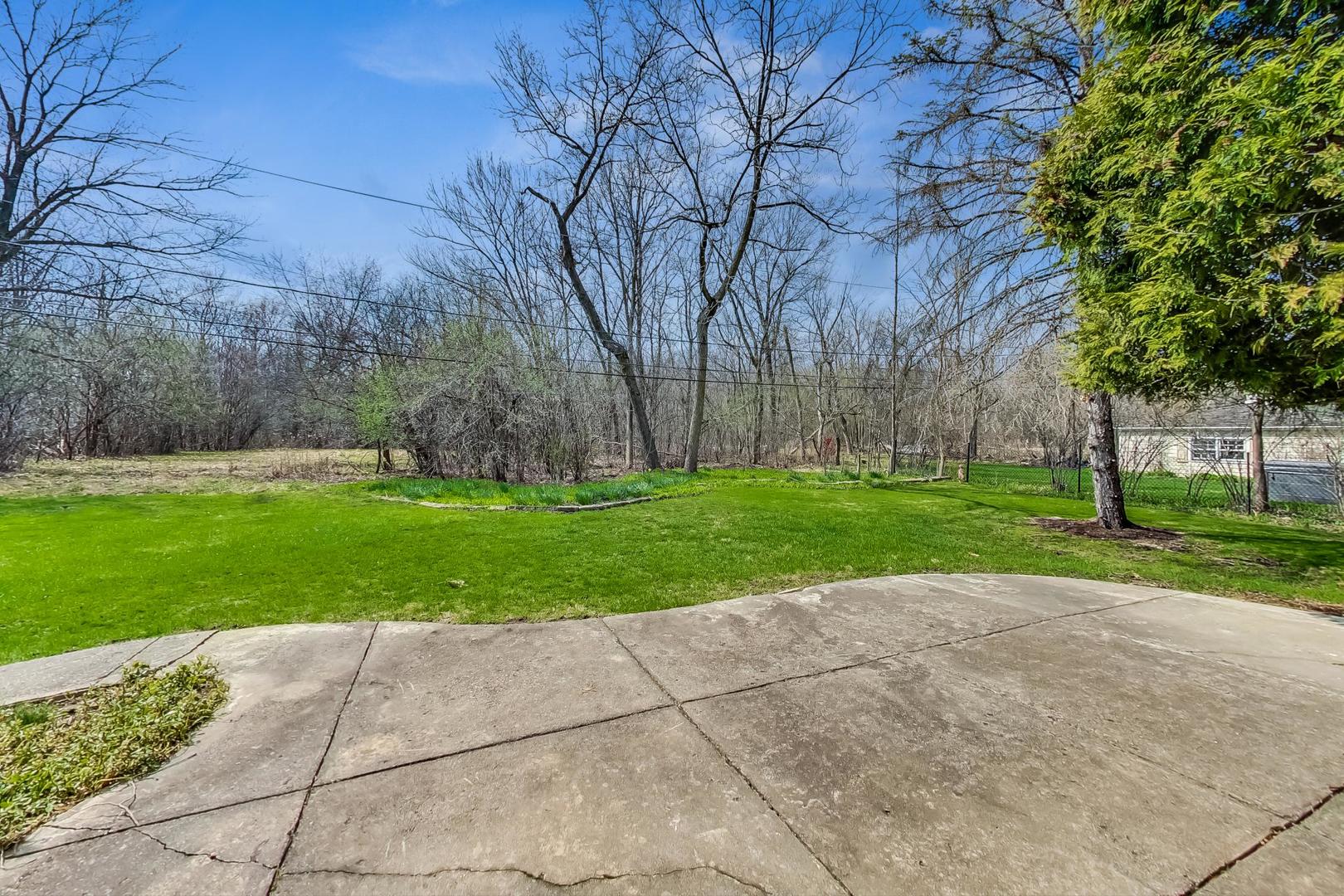 22 Timber Lane Northbrook, IL 60062 - Photo 34 of 41 a view of a park with large trees