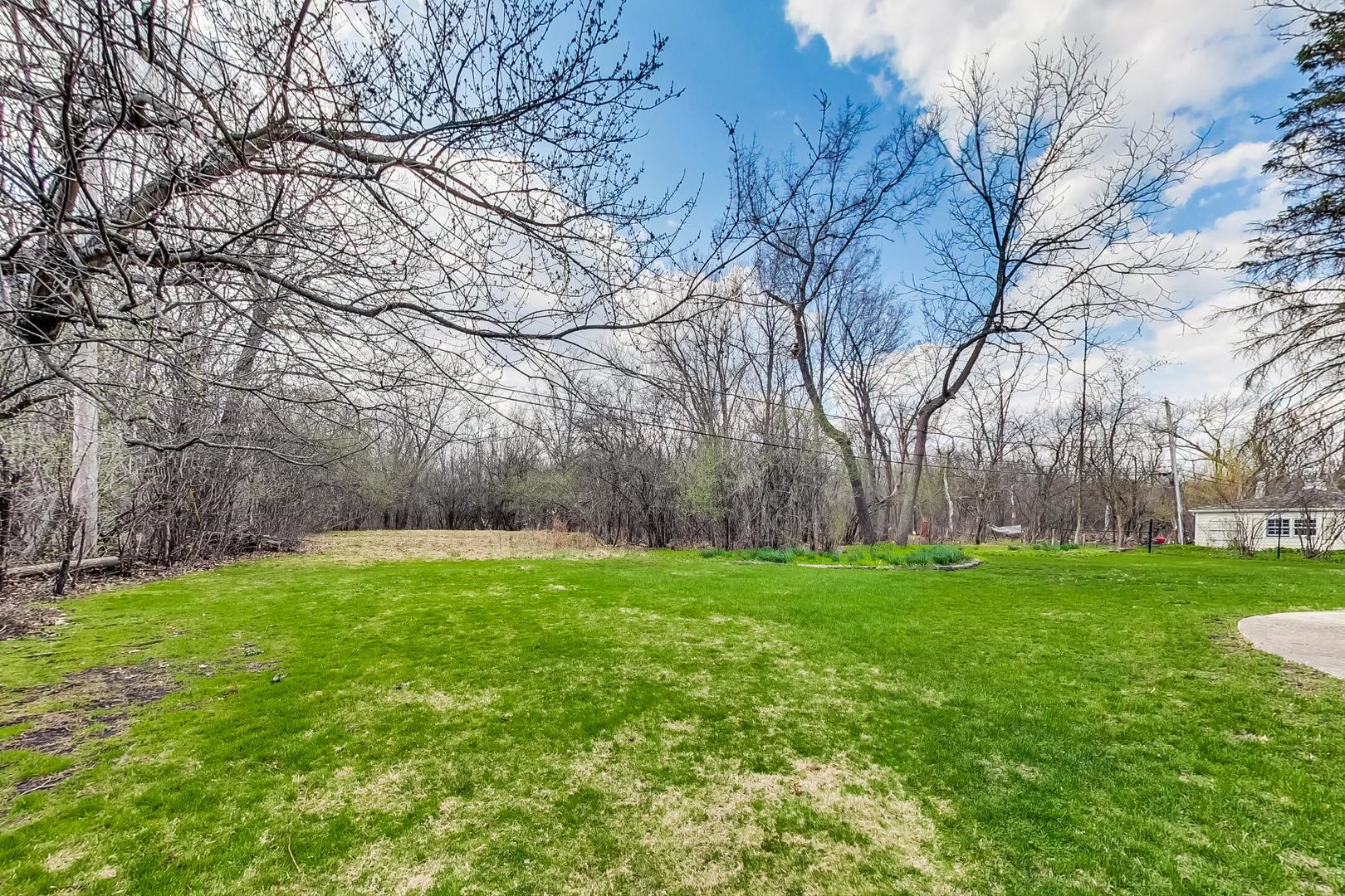22 Timber Lane Northbrook, IL 60062 - Photo 35 of 41 a view of a yard with a tree