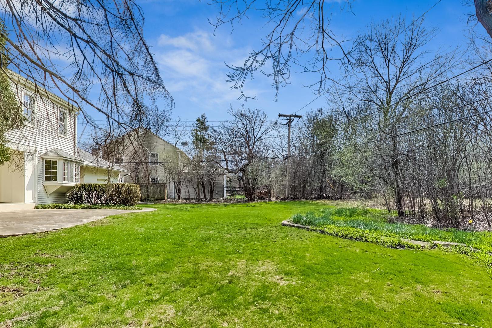 22 Timber Lane Northbrook, IL 60062 - Photo 36 of 41 a view of a yard with a house in the background