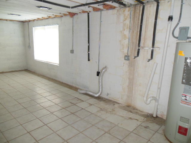 4645 Grandin Road Southwest Roanoke, VA 24018 - Photo 20 of 23 a view of a bathroom