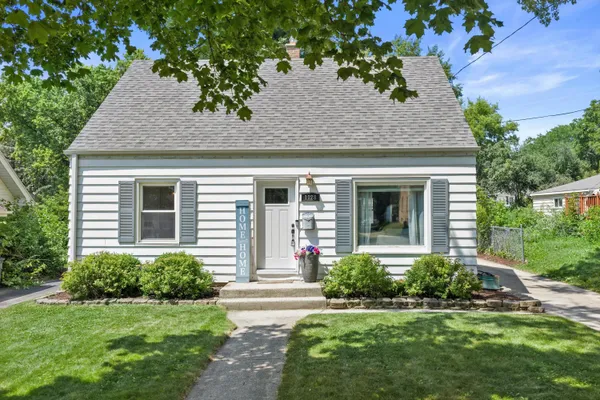 $320,000 | 1128 Lindbergh Avenue, Waukesha, WI 53188
