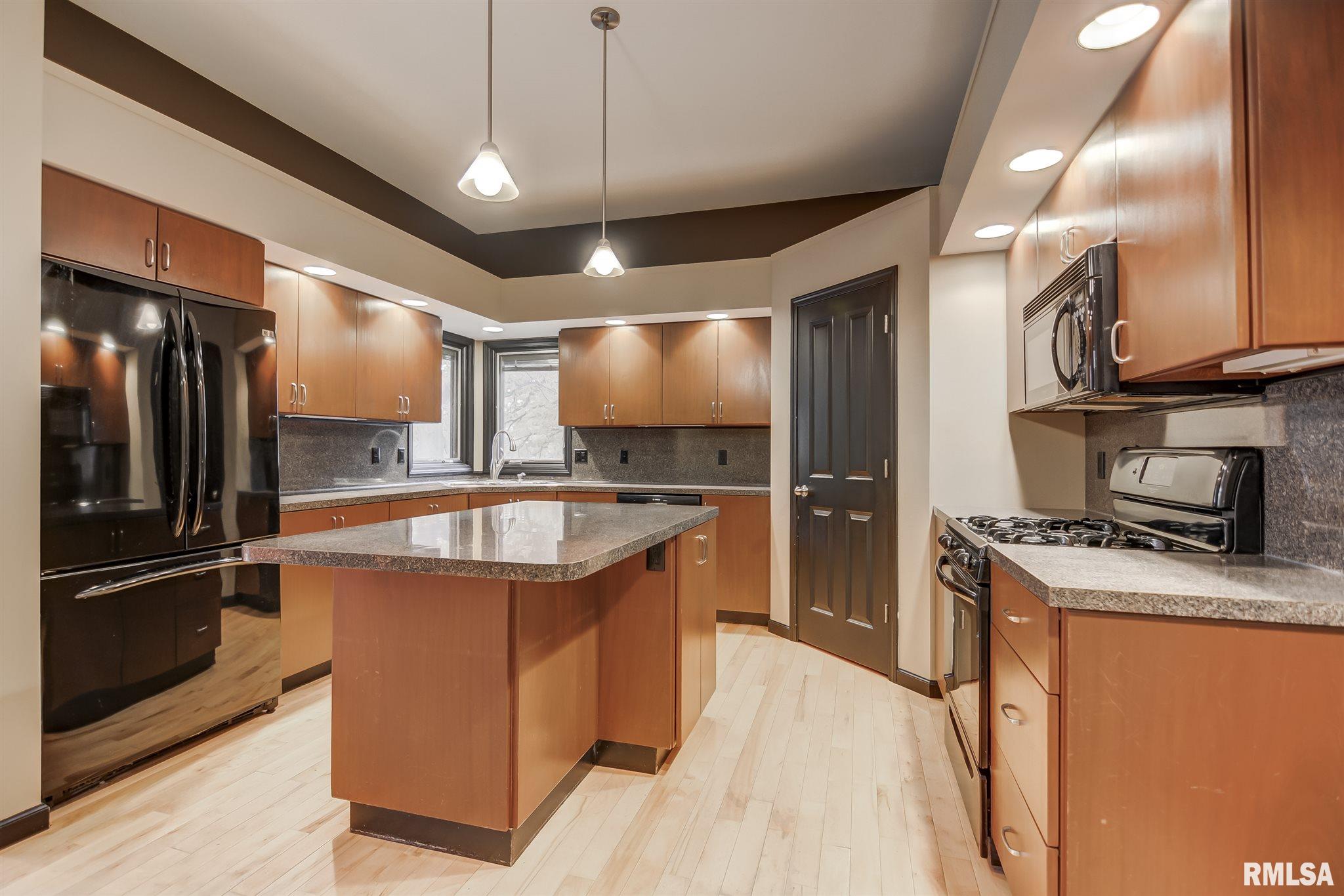 10 Williamsburg Road Sherman, IL 62684 - Photo 3 of 23 Gallery Image 3