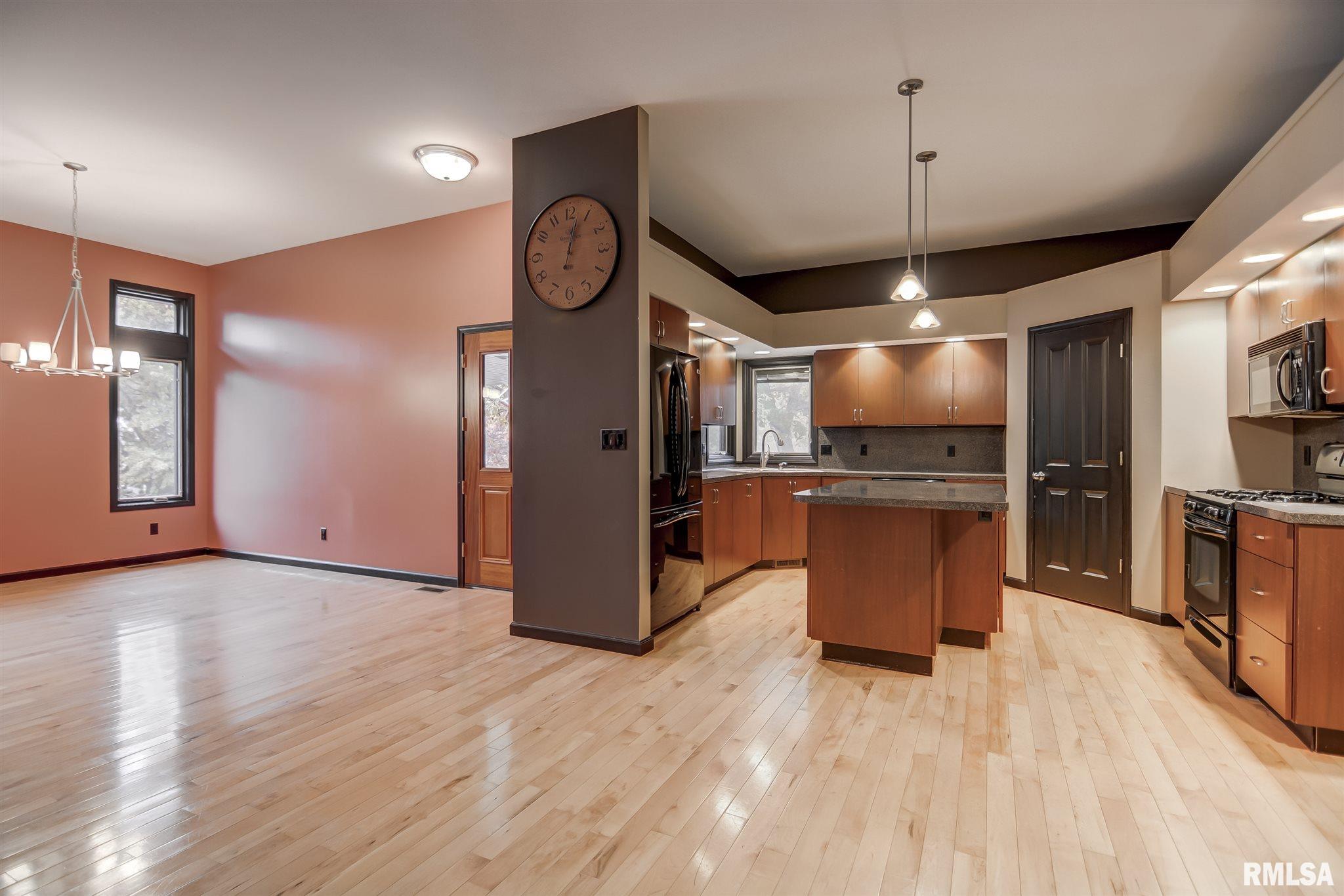 10 Williamsburg Road Sherman, IL 62684 - Photo 4 of 23 Gallery Image 4