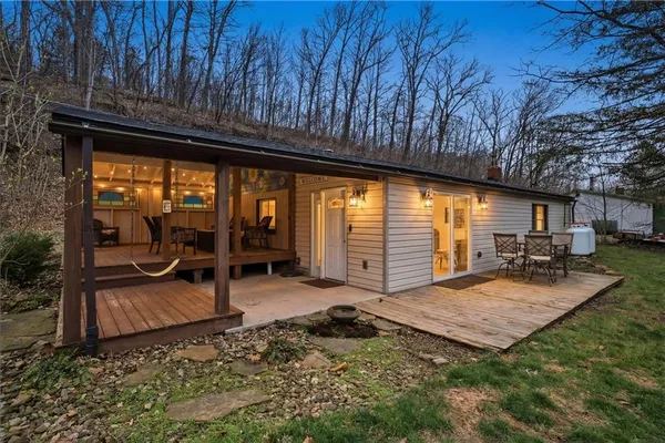 $269,000 | 142 Twin Lakes Drive, Zelienople, PA 16063