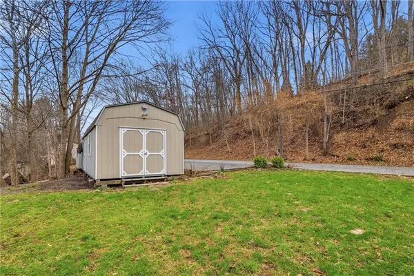 $269,000 | 142 Twin Lakes Drive, Zelienople, PA 16063