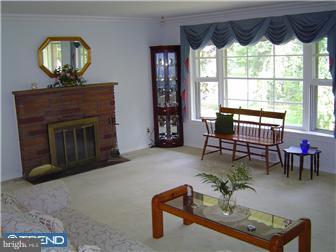 789 Lily Road Warminster, PA 18974 - Photo 6 of 12 Living Room