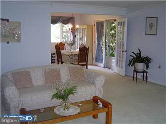789 Lily Road Warminster, PA 18974 - Photo 7 of 12 Living Room