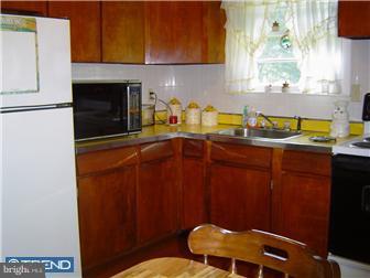 789 Lily Road Warminster, PA 18974 - Photo 9 of 12 Kitchen