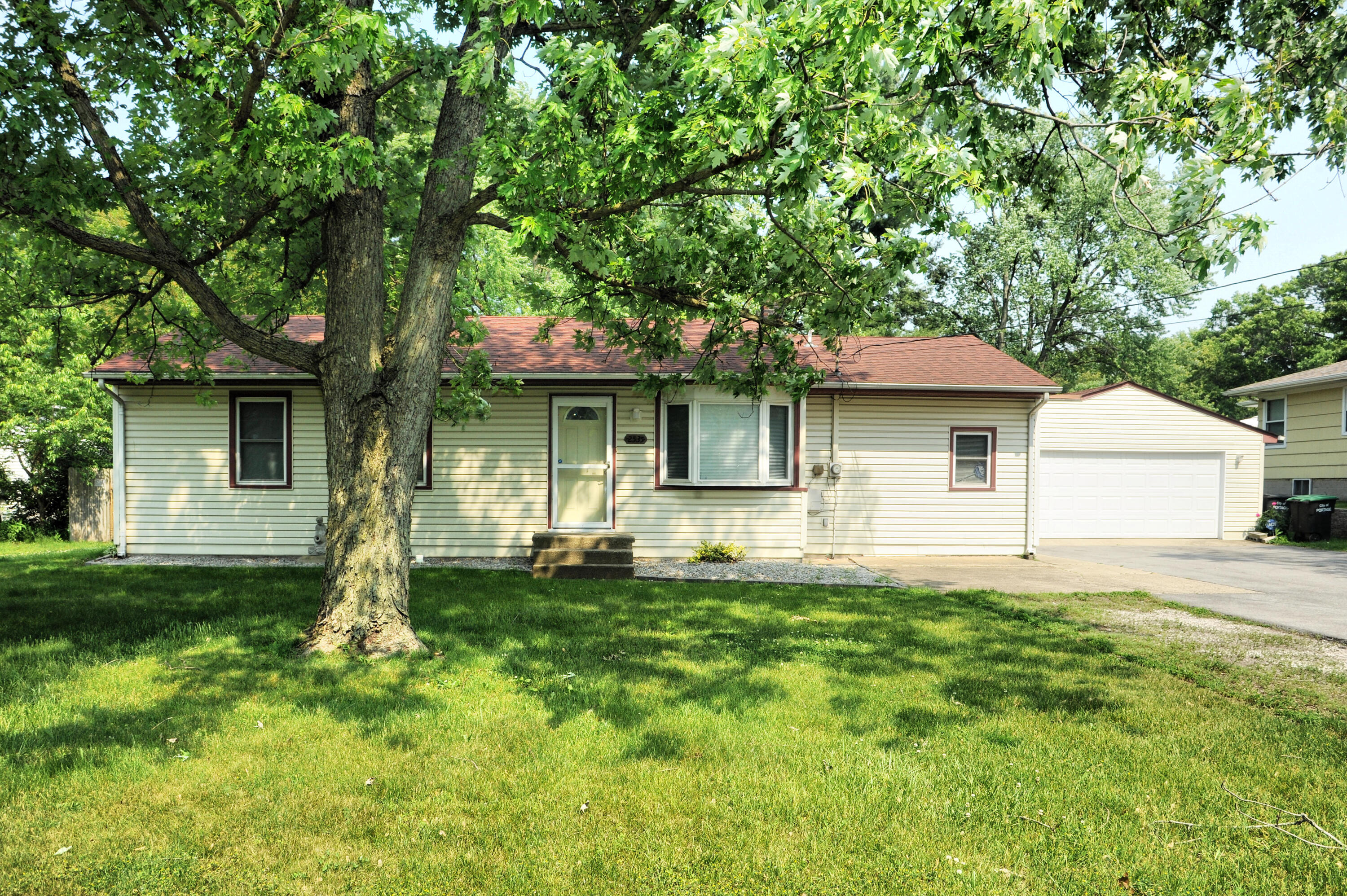 2535 Dombey Road Portage, IN 46368 - Photo 1 of 25 3000x1996