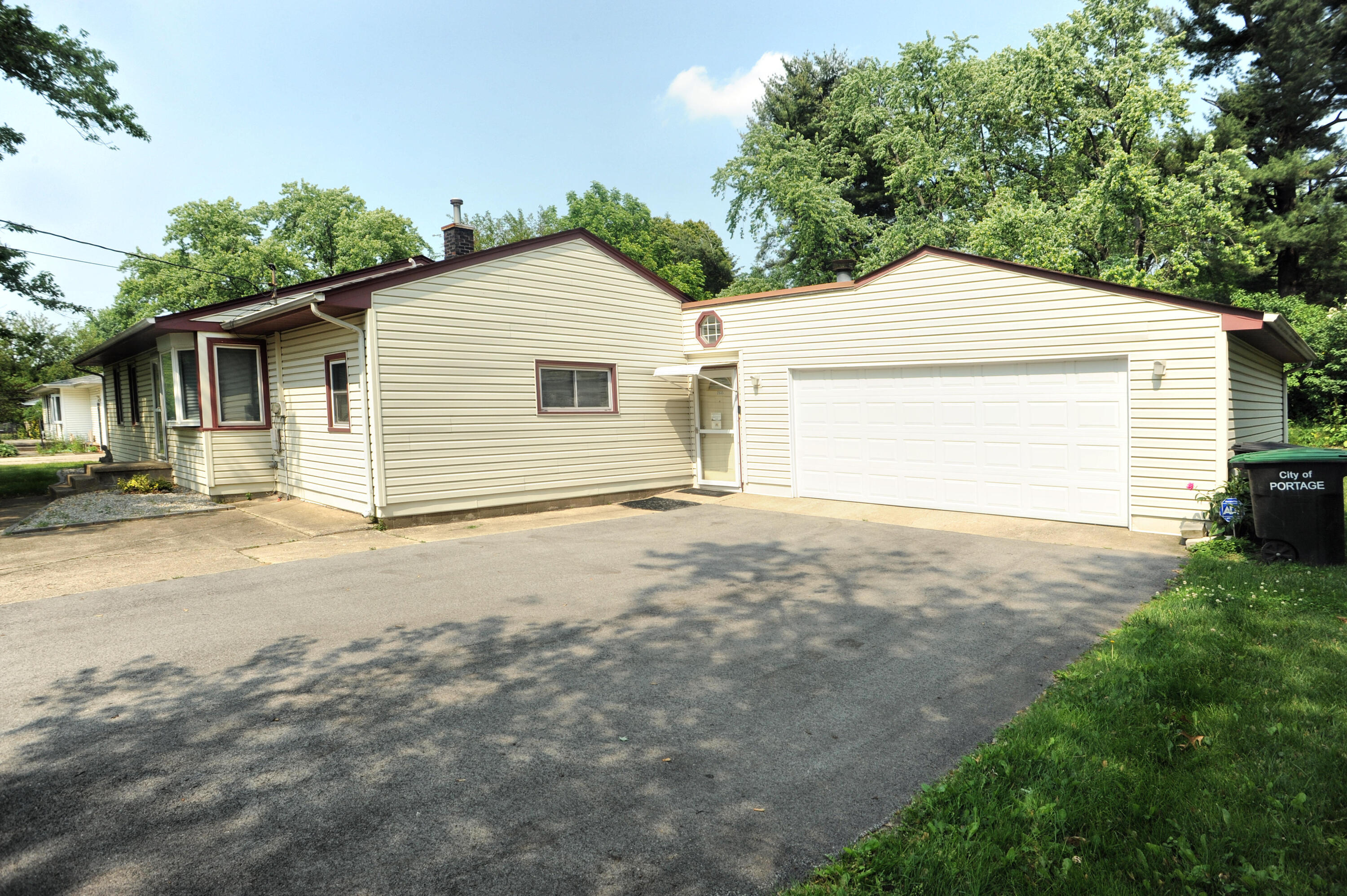 2535 Dombey Road Portage, IN 46368 - Photo 2 of 25 3000x1996