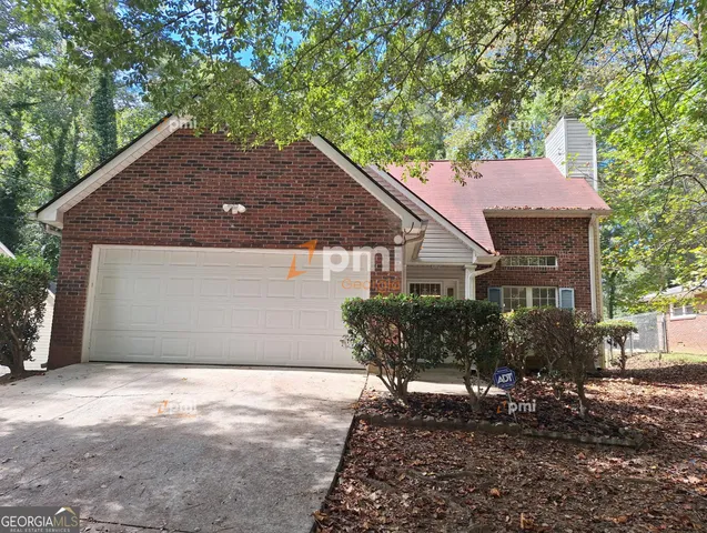 a house view with a outdoor space