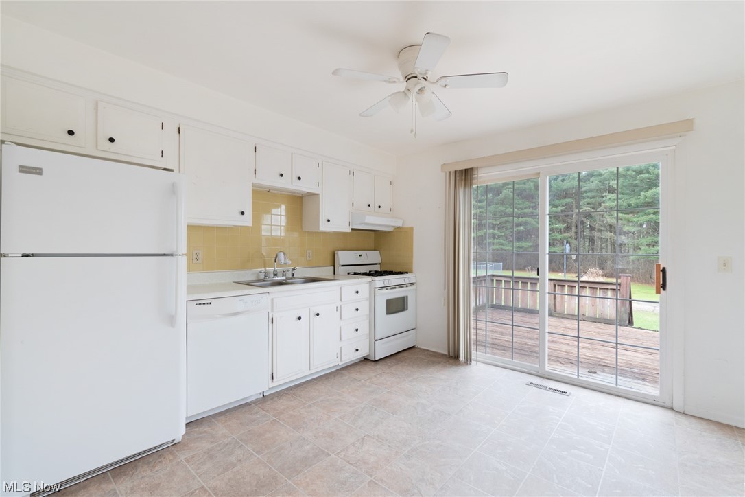 6178 Warren - Sharon Road Brookfield, OH 44403 - Photo 25 of 43 Side B Kitchen