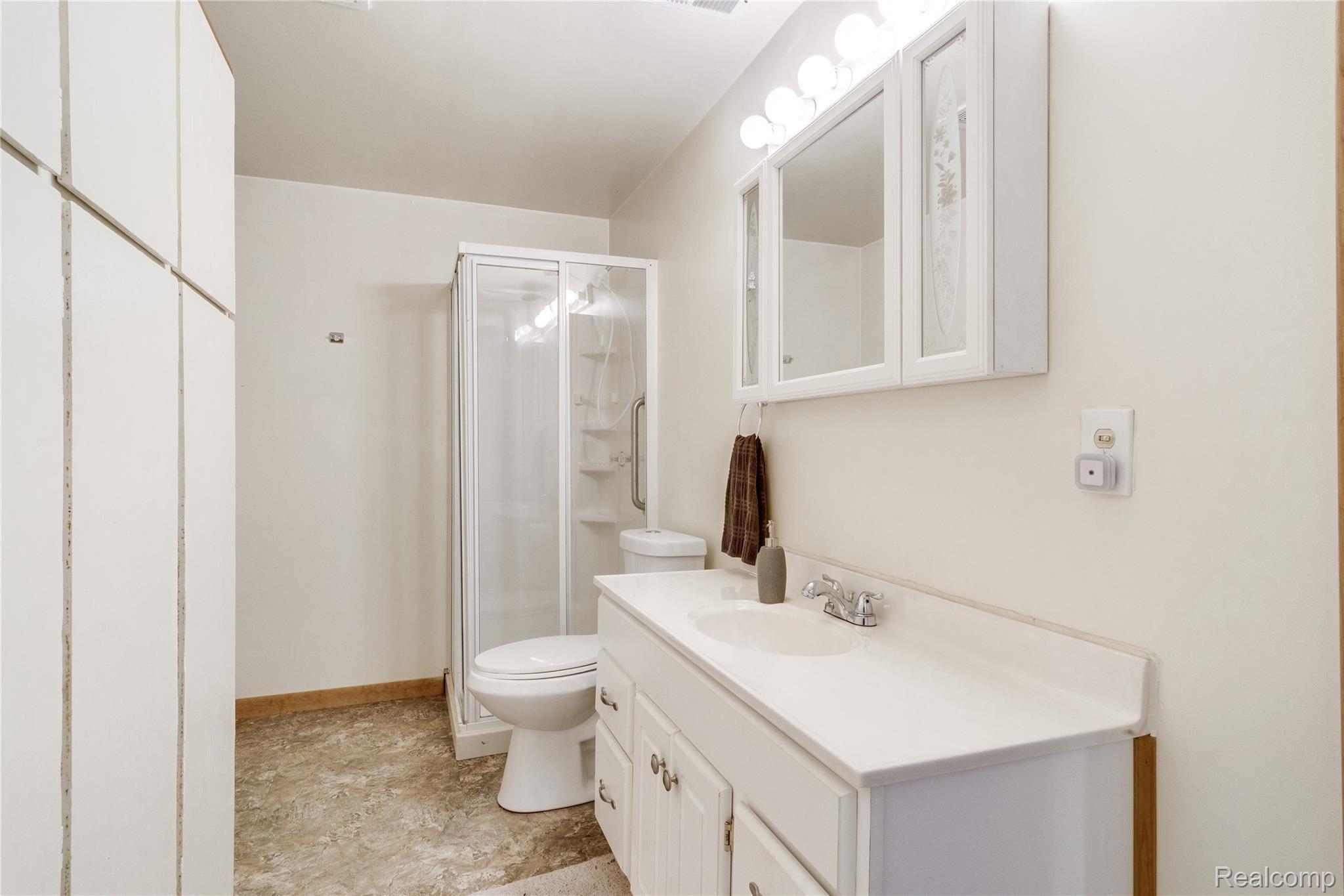 3107 South Fenton Road Holly, MI 48442 - Photo 20 of 26 Interiors (28 of 32).jpg