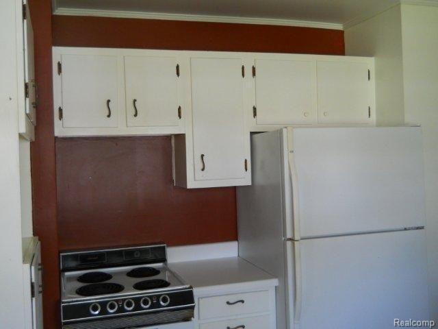 1220 Avon Manor Road Rochester, MI 48307 - Photo 8 of 14 261-949592 Kitchen.jpg