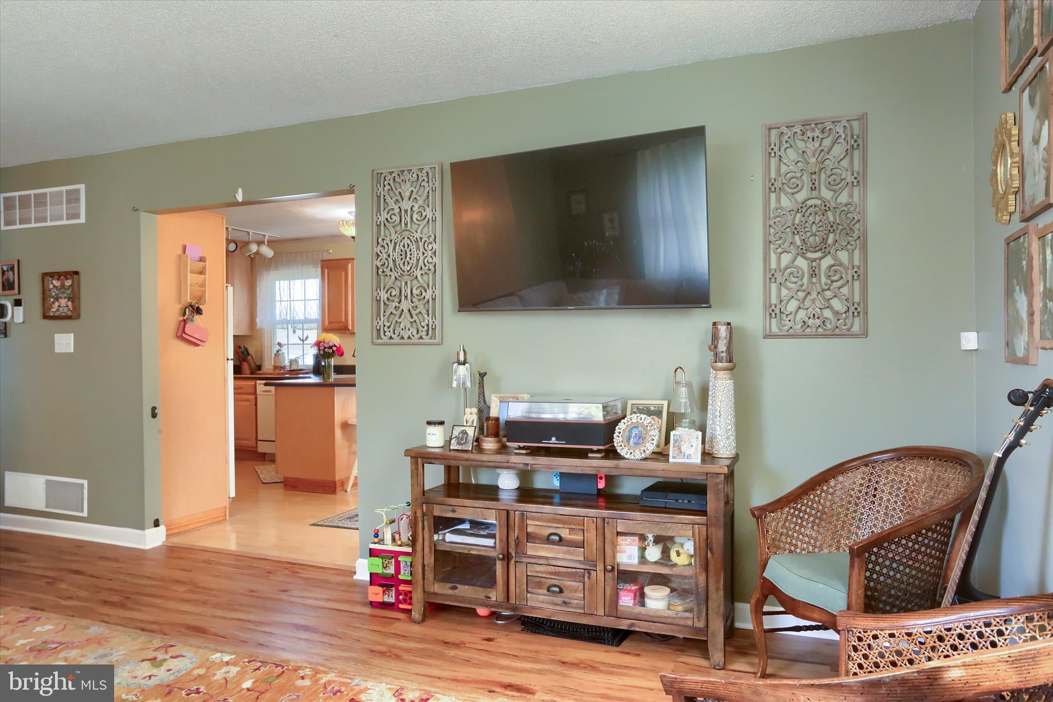 3505 Cranmere Lane York, PA 17402 - Photo 9 of 33 a living room with furniture and a flat screen tv
