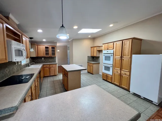 $1,799 | 105 Encino Torcido, Adkins, TX 78101