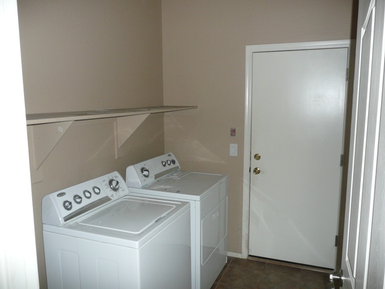 8705 West Cordes Road Tolleson, AZ 85353 - Photo 14 of 25 laundry