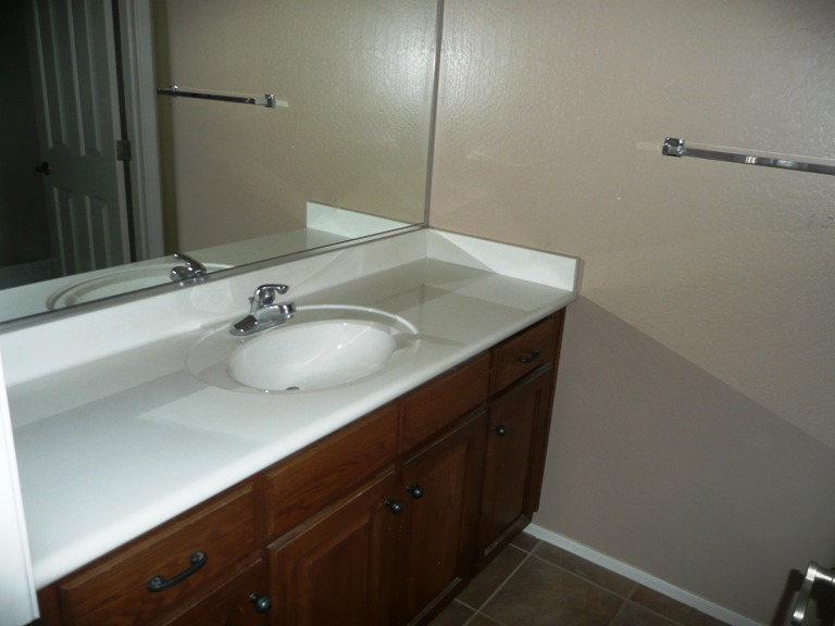 8705 West Cordes Road Tolleson, AZ 85353 - Photo 23 of 25 up level hall bath