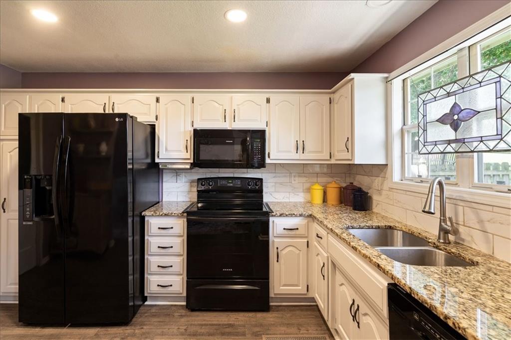 724 Northeast Hunters Ridge Lee's Summit, MO 64086 - Photo 13 of 35