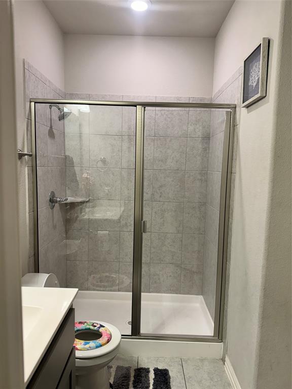 4475 Samarth Street Irving, TX 75061 - Photo 15 of 26 a bathroom with a bathtub and a shower