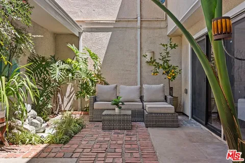 $1,915,000 | 2632 Claray Drive, Los Angeles, CA 90077