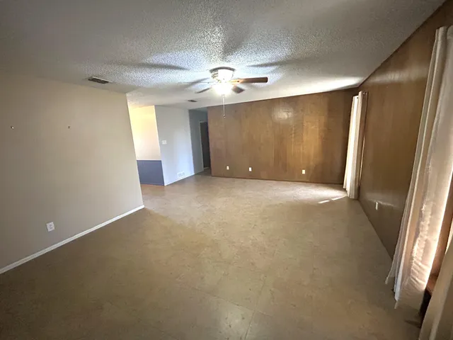 $159,900 | 604 North Elgin Avenue, Levelland, TX 79336