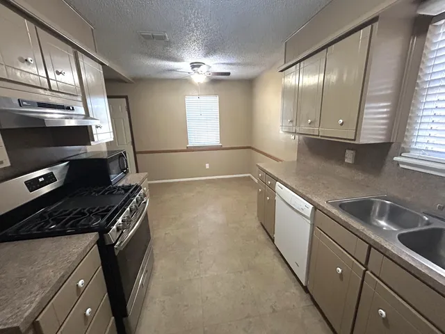 $159,900 | 604 North Elgin Avenue, Levelland, TX 79336