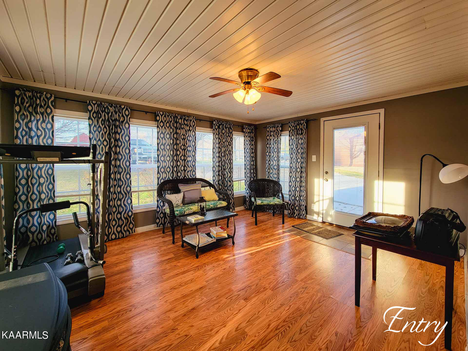 120 Creston Road Crossville, TN 38571 - Photo 3 of 25 20211209_151120