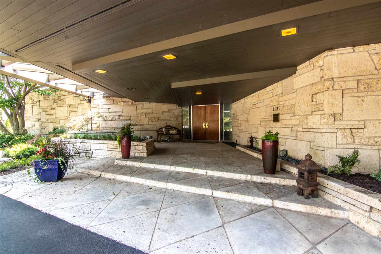 2121 Harlem Boulevard Rockford, IL 61103 - Photo 3 of 25 a lobby with furniture and potted plants