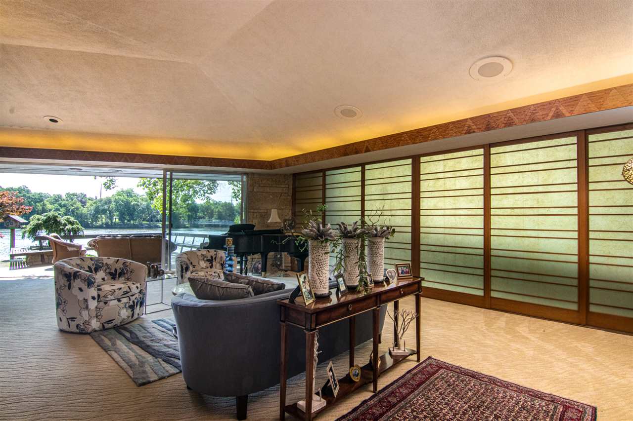2121 Harlem Boulevard Rockford, IL 61103 - Photo 7 of 25 a living room with furniture and a large window