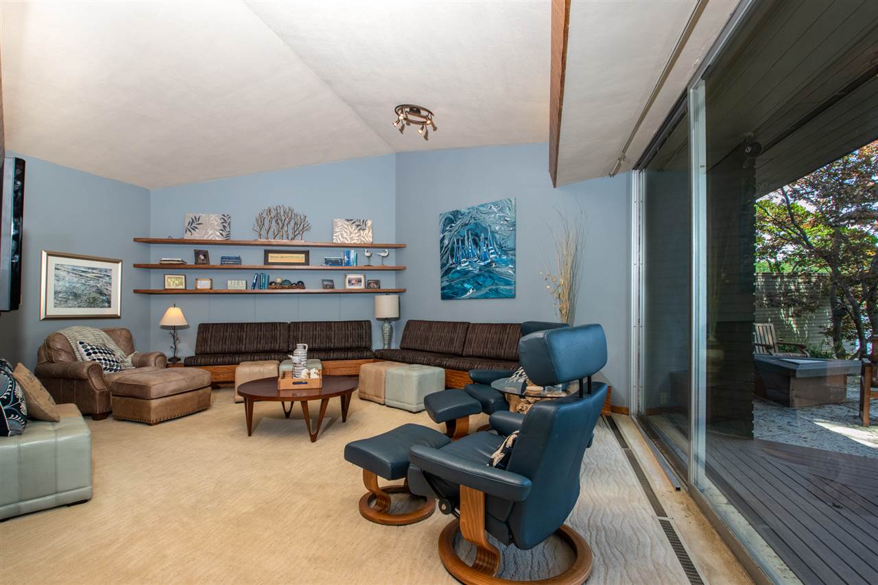 2121 Harlem Boulevard Rockford, IL 61103 - Photo 10 of 25 a living room with furniture