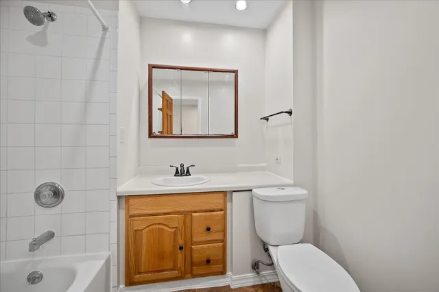 $327,900 | 503 West State Street, North Aurora, IL 60542