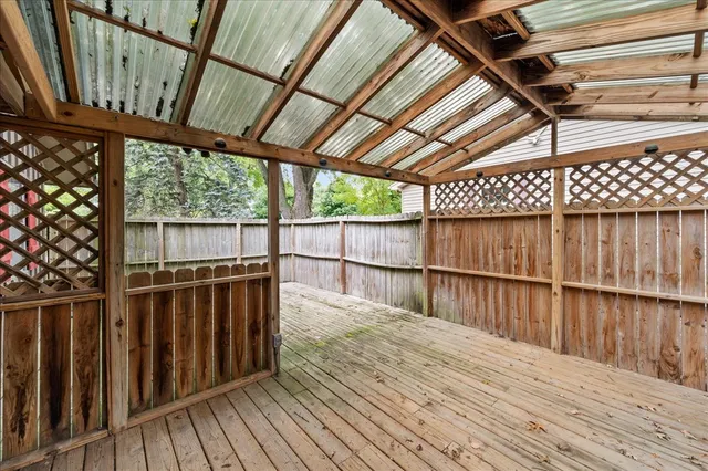 $327,900 | 503 West State Street, North Aurora, IL 60542