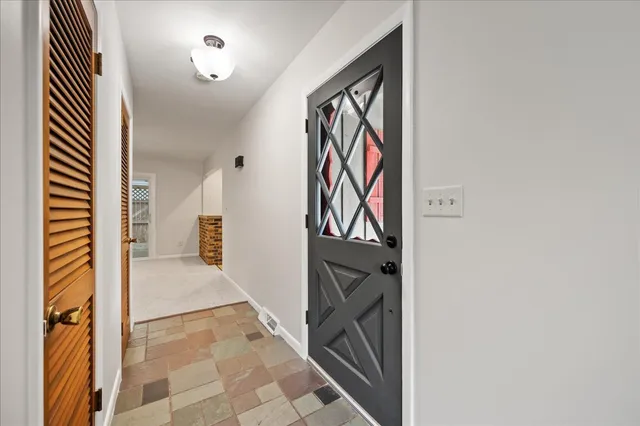 $327,900 | 503 West State Street, North Aurora, IL 60542