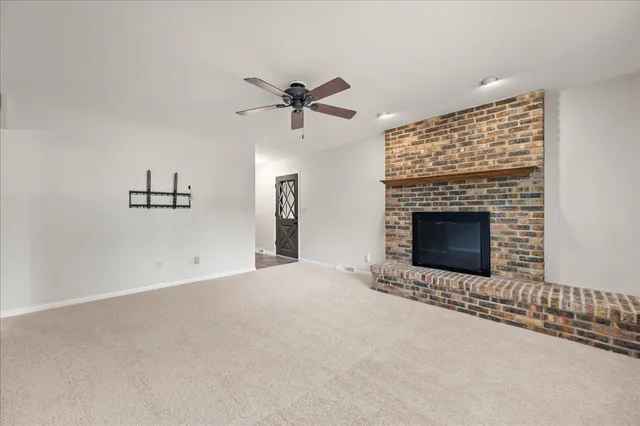 $327,900 | 503 West State Street, North Aurora, IL 60542