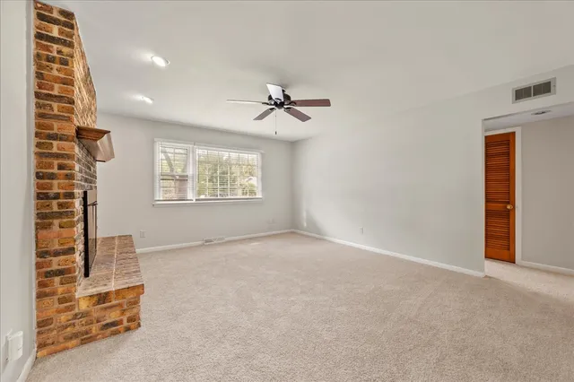 $327,900 | 503 West State Street, North Aurora, IL 60542