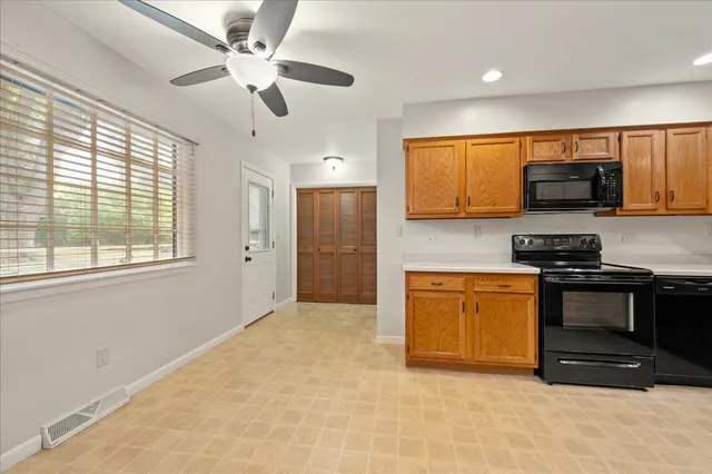 $327,900 | 503 West State Street, North Aurora, IL 60542