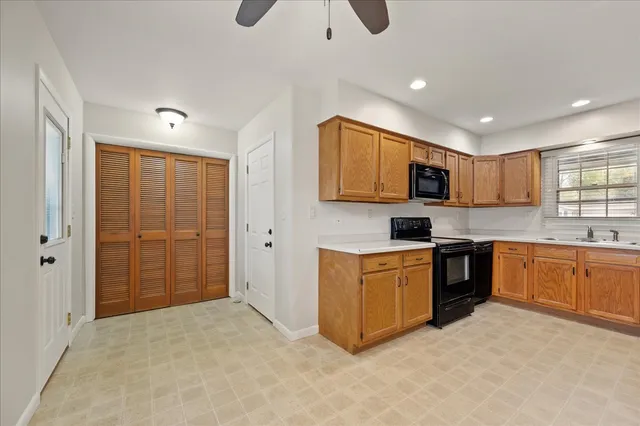 $327,900 | 503 West State Street, North Aurora, IL 60542