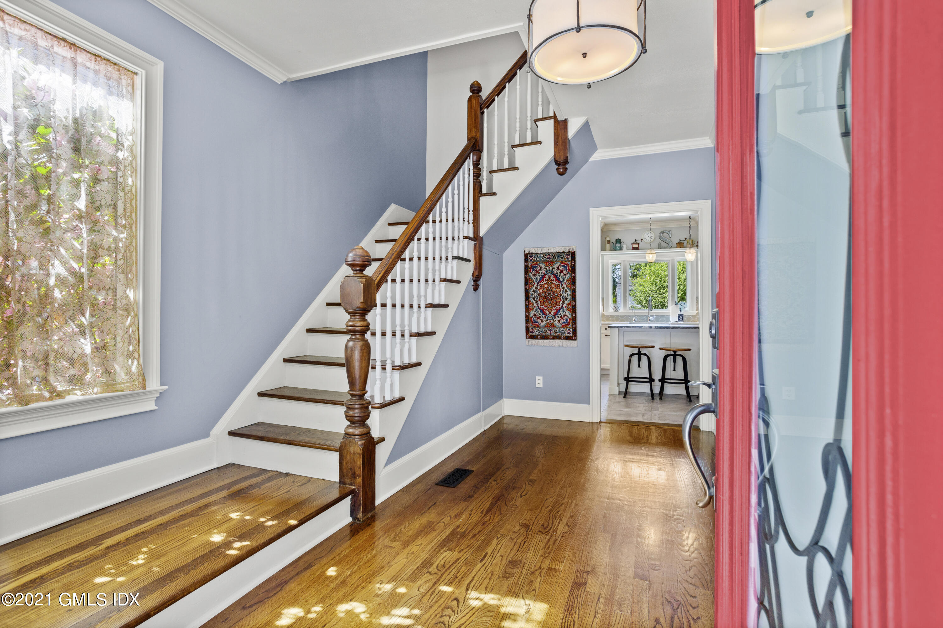 26 Cook Road Stamford, CT 06902 - Photo 4 of 28 029