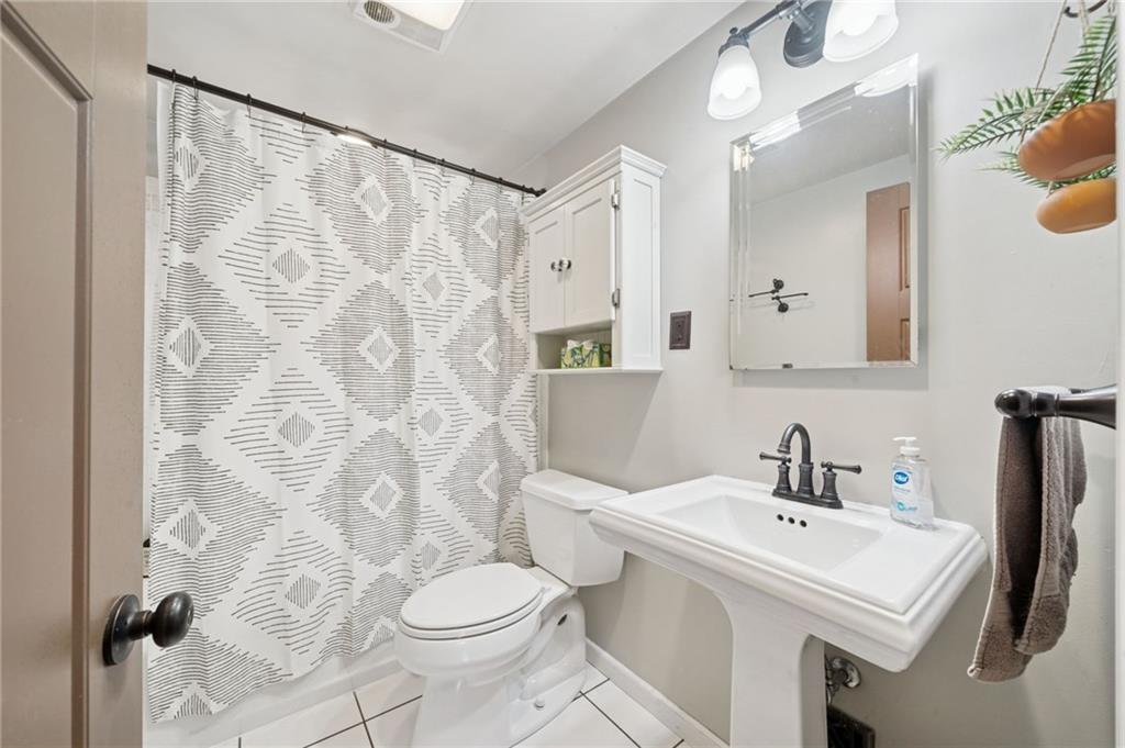 5036 Grove Road Pittsburgh, PA 15234 - Photo 18 of 35 Gallery Image 18