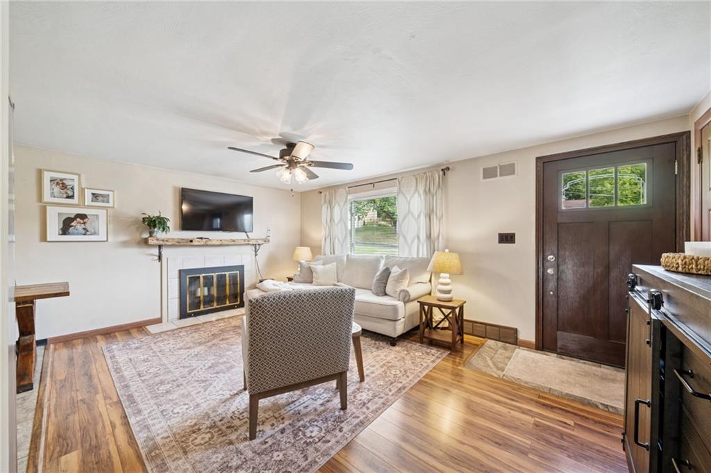 5036 Grove Road Pittsburgh, PA 15234 - Photo 4 of 35 Gallery Image 4