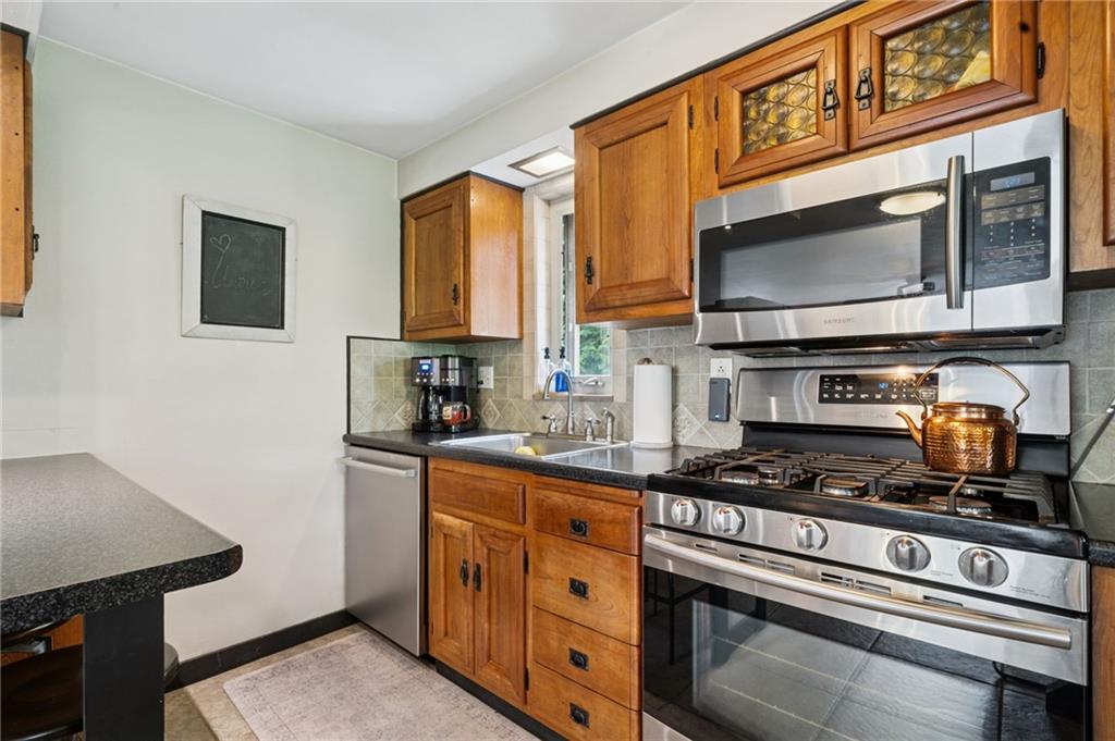 5036 Grove Road Pittsburgh, PA 15234 - Photo 8 of 35 Gallery Image 8