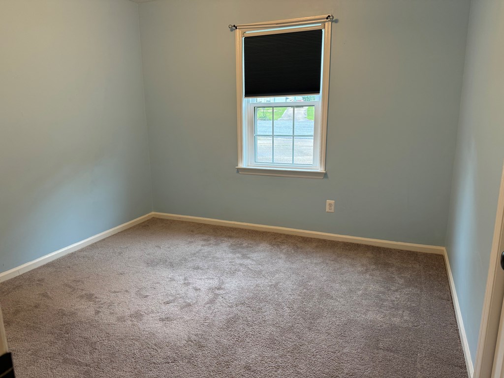 6443 Gloucester Court Columbus, GA 31909 - Photo 16 of 20 an empty room with a window