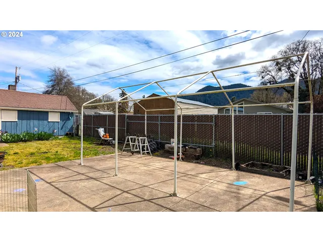 a house view with a outdoor space